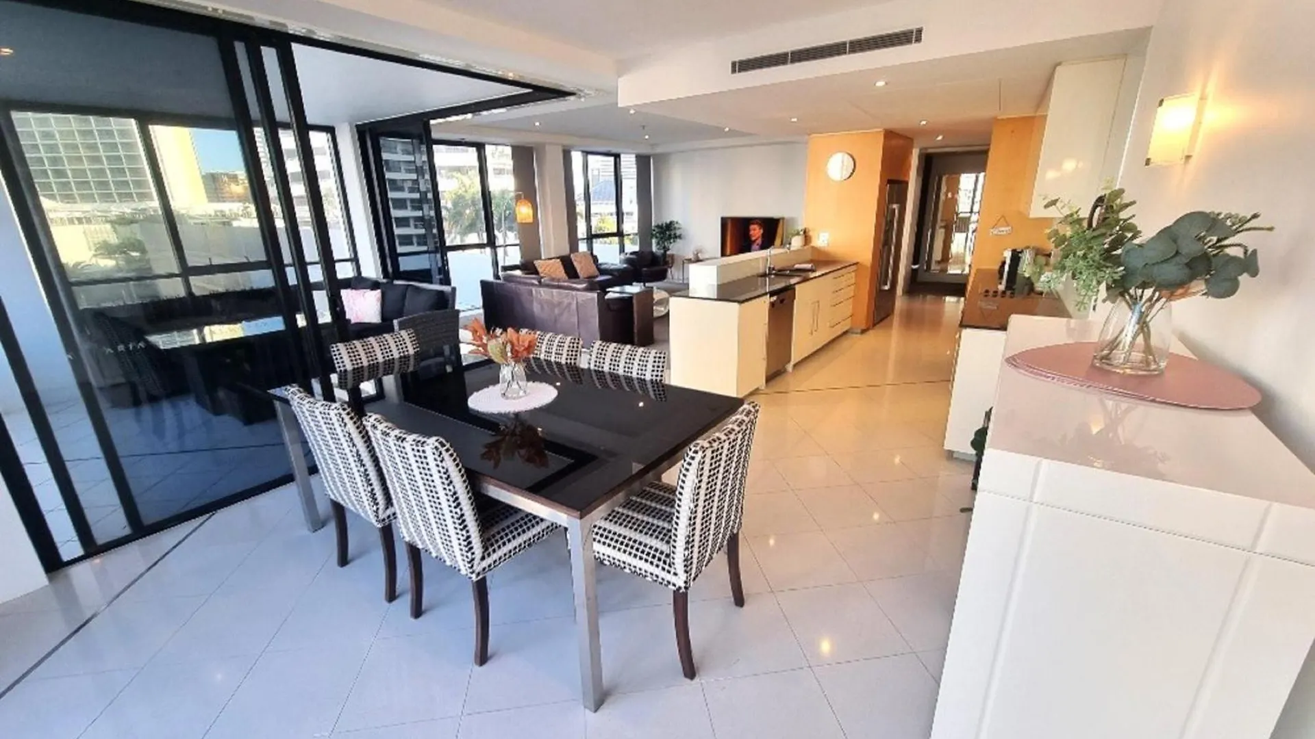 Aria Apartments Gold Coast 4*,