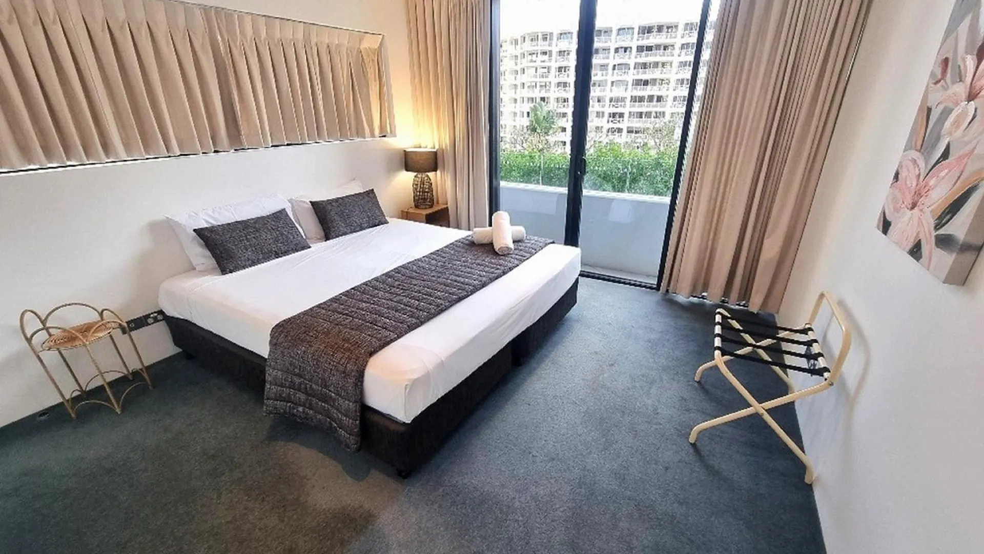 Aria Apartments Gold Coast Aparthotel